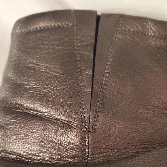 DONALD J PLINER- size 9M-Women ankle boot- leather-gold/metallic - Picture 10 of 10